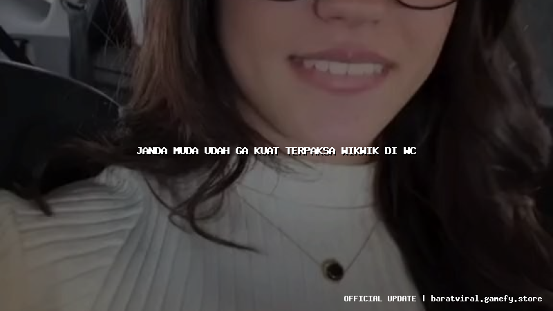 janda muda udah ga kuat terpaksa wikwik di wc