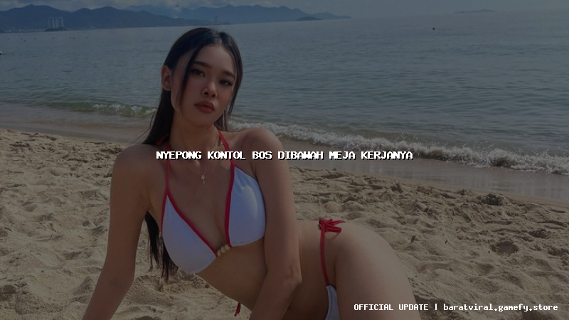 nyepong kontol bos dibawah meja kerjanya